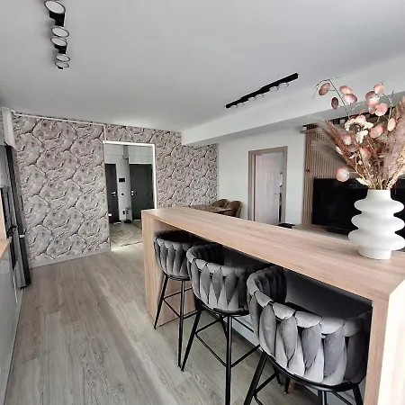 Charming One Bedroom With Balcony & Parking