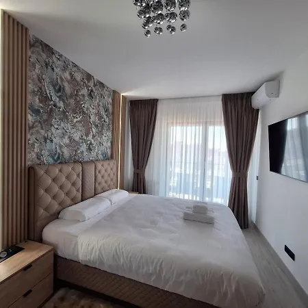 Apartment Charming One Bedroom With Balcony & Parking *