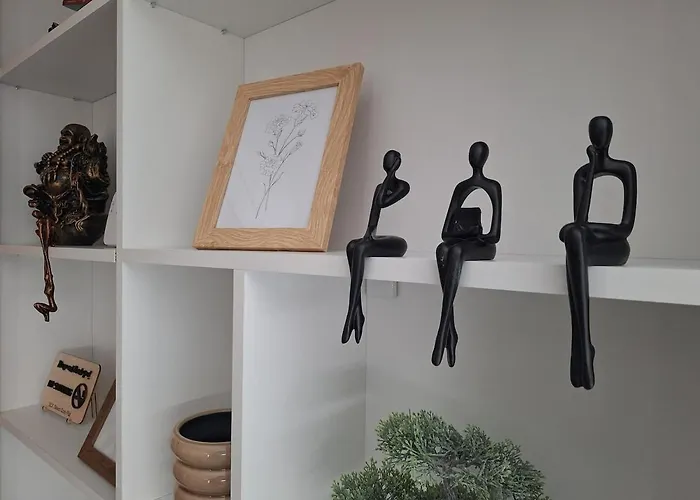 Charming One Bedroom With Balcony & Parking * ブカレスト