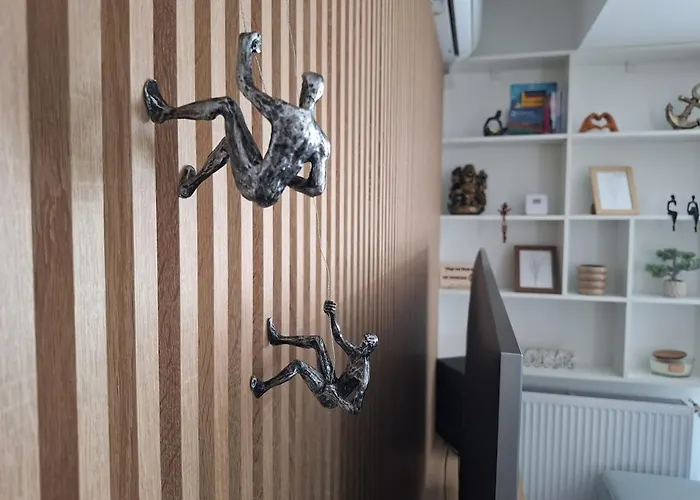 Charming One Bedroom With Balcony & Parking *