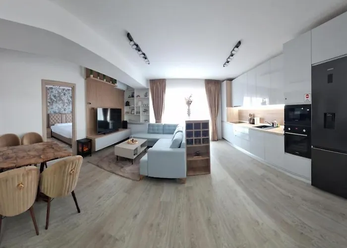 Charming One Bedroom With Balcony & Parking Апартаменти