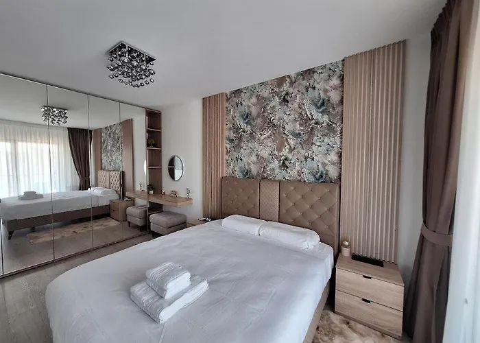 Charming One Bedroom With Balcony & Parking Апартаменти *