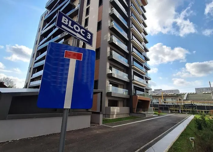 Апартаменти Charming One Bedroom With Balcony & Parking Бухарест