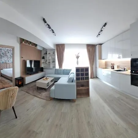 Charming One Bedroom With Balcony & Parking Апартаменты