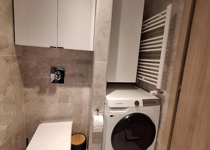 Charming One Bedroom With Balcony & Parking Appartement *